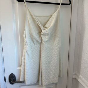 Twisted front tie top